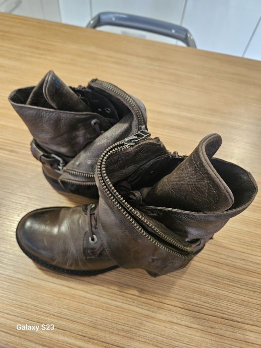 Ghete piele.marimea 38.200 lei