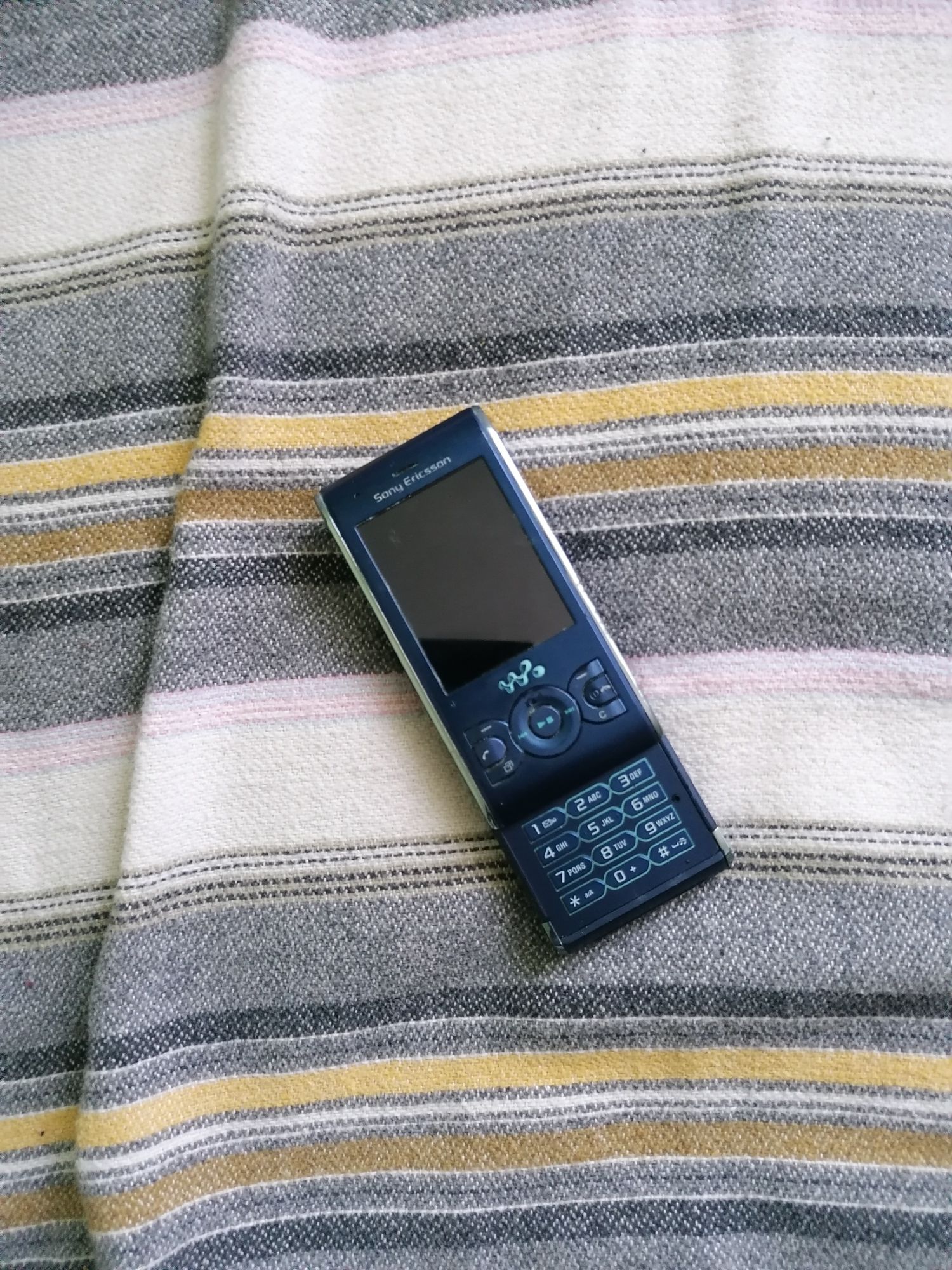 Vând Sony Ericsson W 595 liber de rețea trimit și prin curier sau post