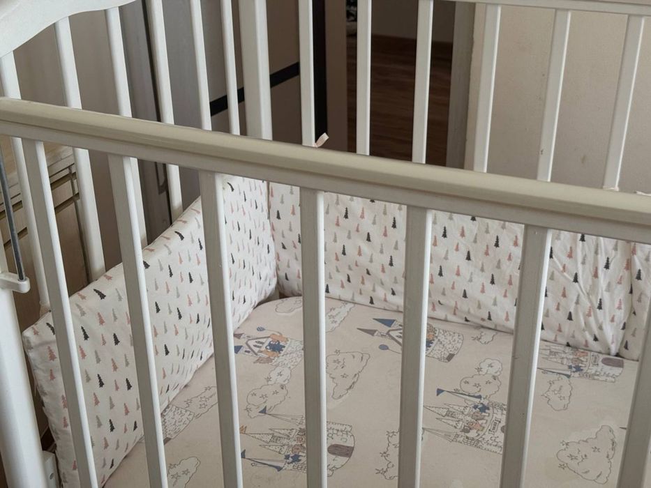 Детская кроватка из массива березы