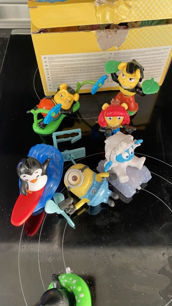 Играчки киндер изненада Kinder surprise мече кукла