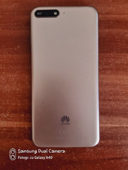 Hauwei Y6 2018 cu ecran spart