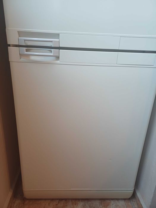 Продавам хладилник