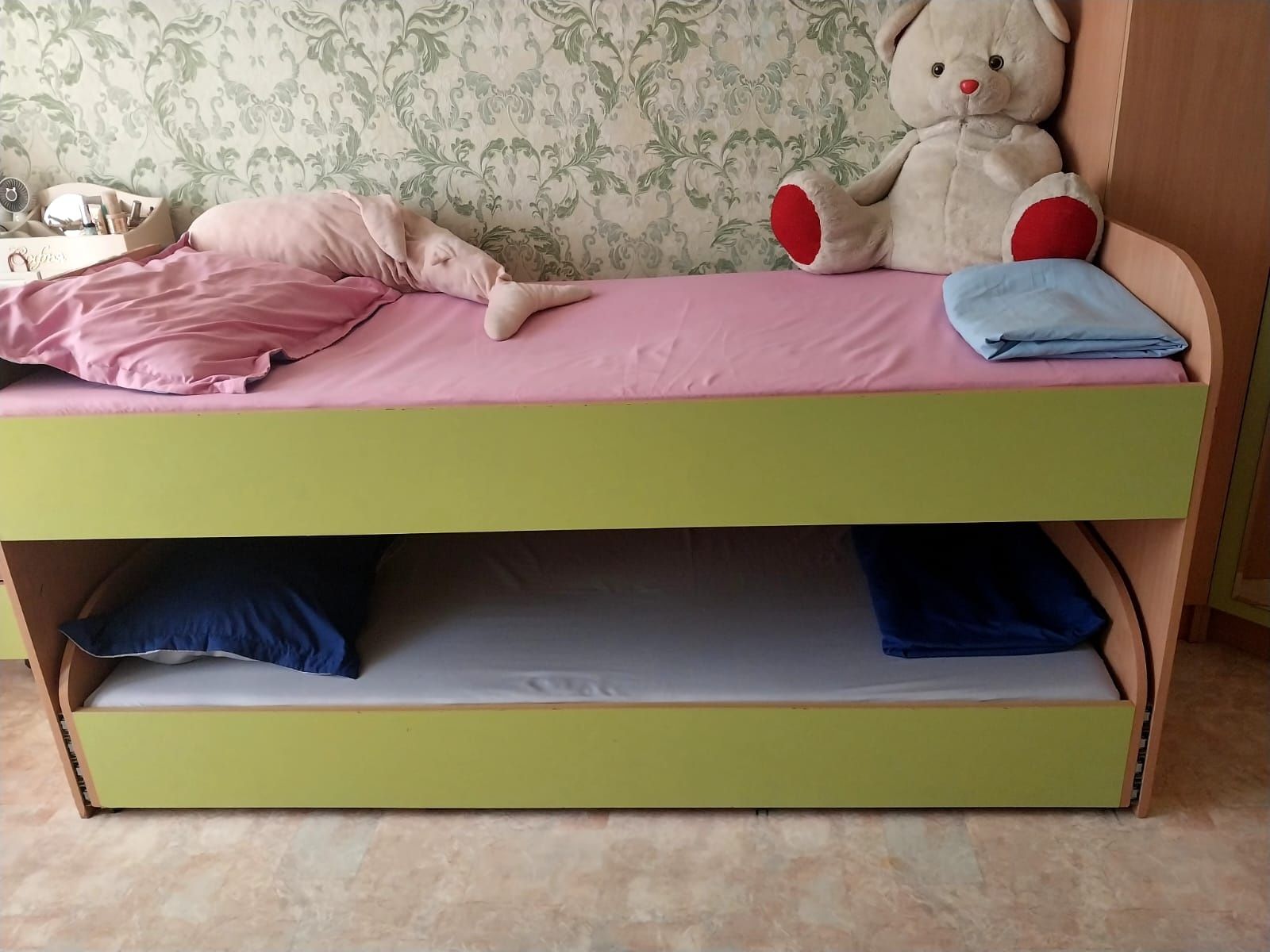 Продам детский спальный гарнитур.в хорошем состоянии.