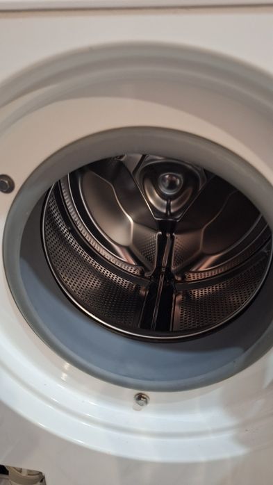 Продавам пералня Miele