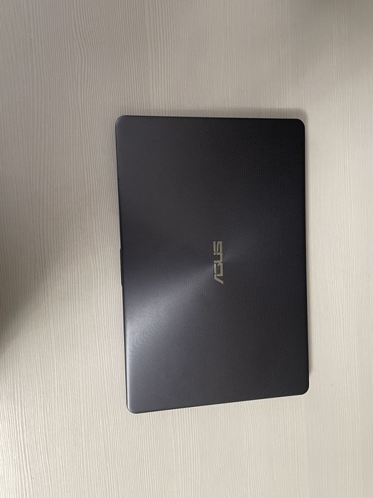 Продам офисный Asus ноутбук