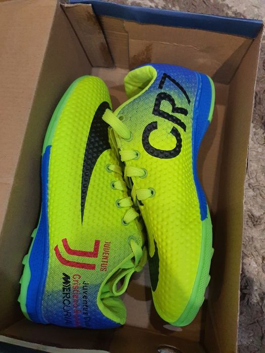 Продам сороконожки новые 37р.Стоимость 4000.