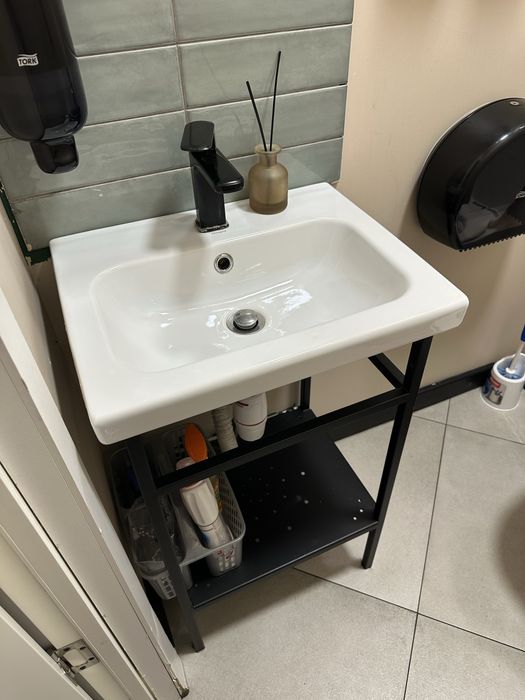 Раковина, мыльница, держатель для бумаги, зеркало