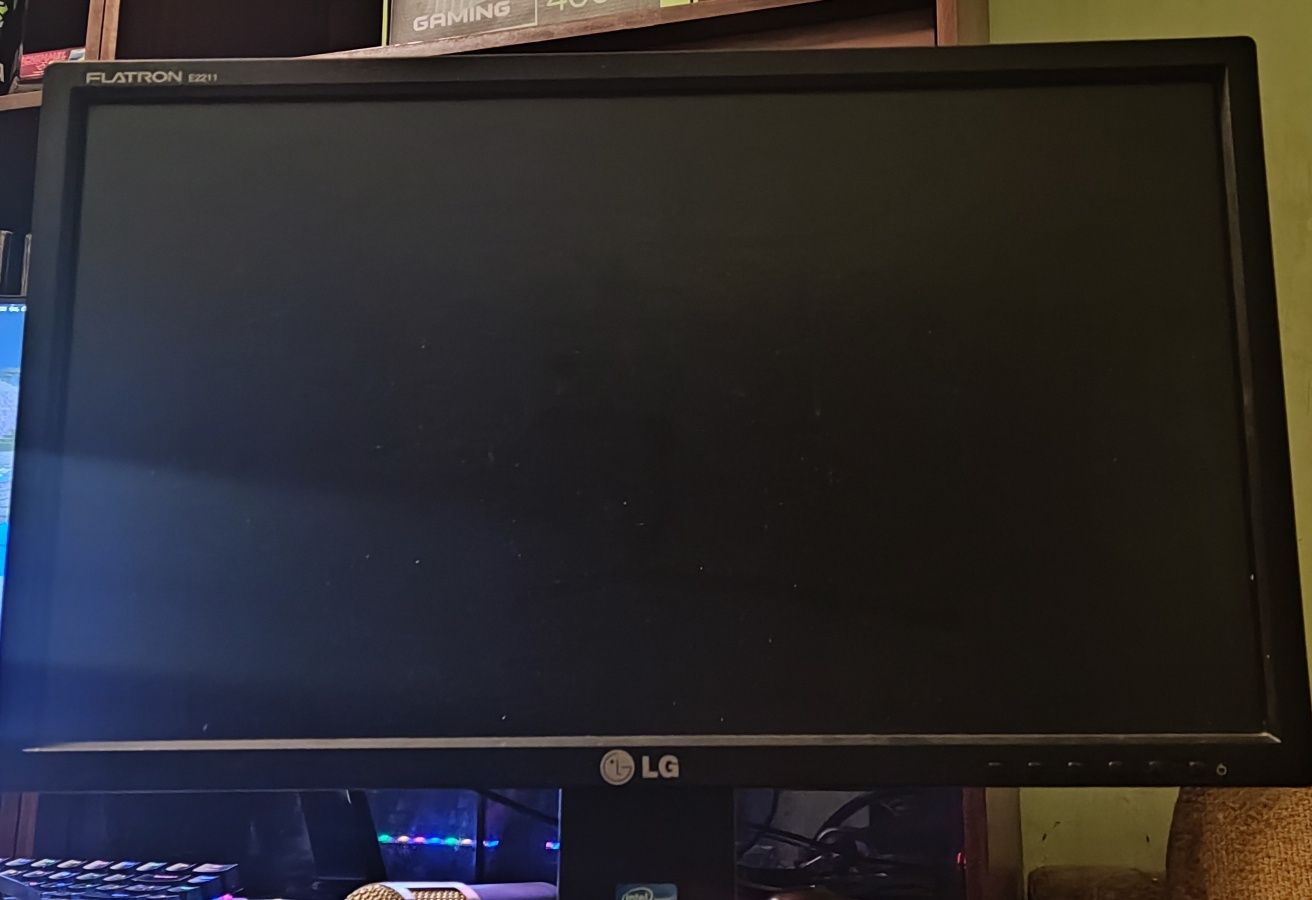 Продам монитор lg  e2211