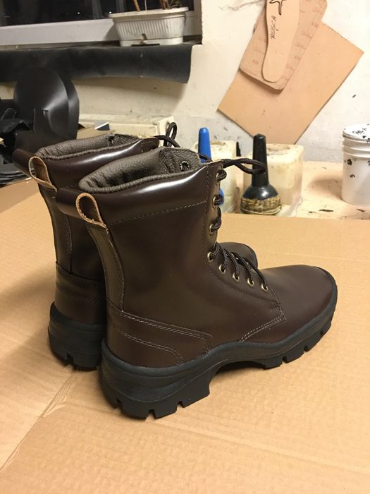 Bocanci militari maro de iarna