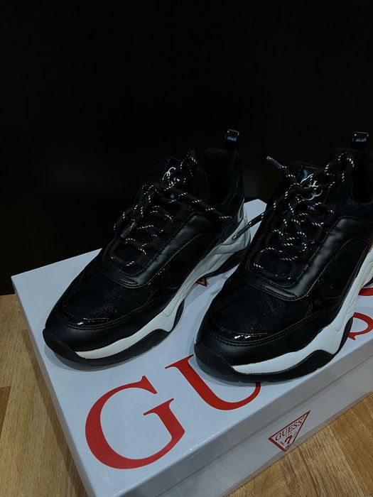 Adidasi Guess negrii