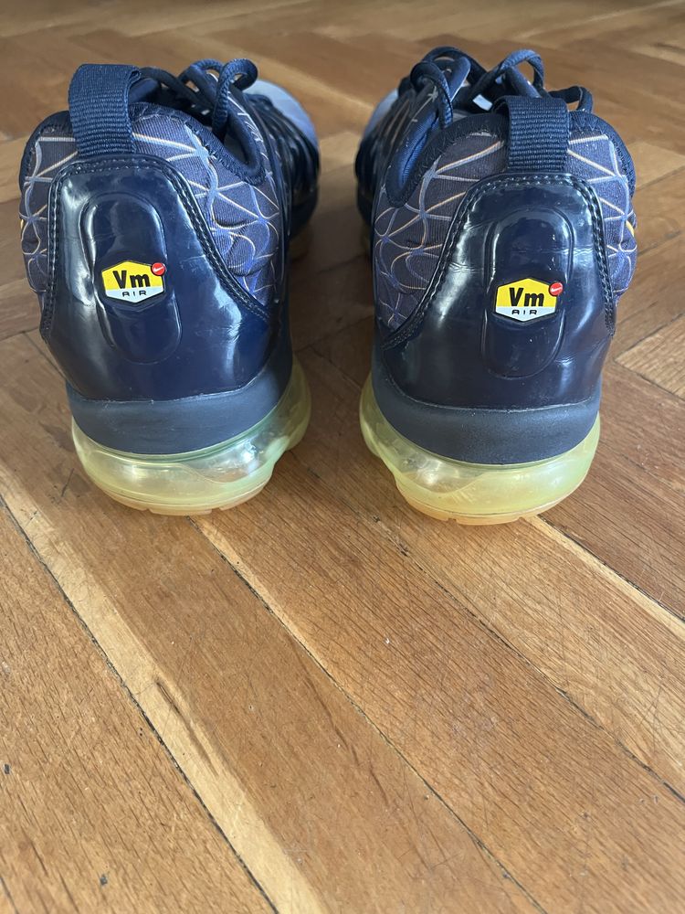 NIKE vapormax plus orange