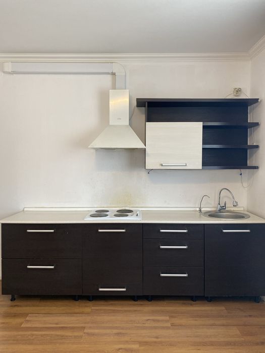 Продам комплект: электроплита (варочная поверхность) + вытяжка