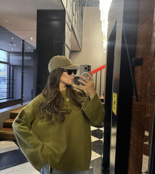 Срочно продаю свитер почти новый