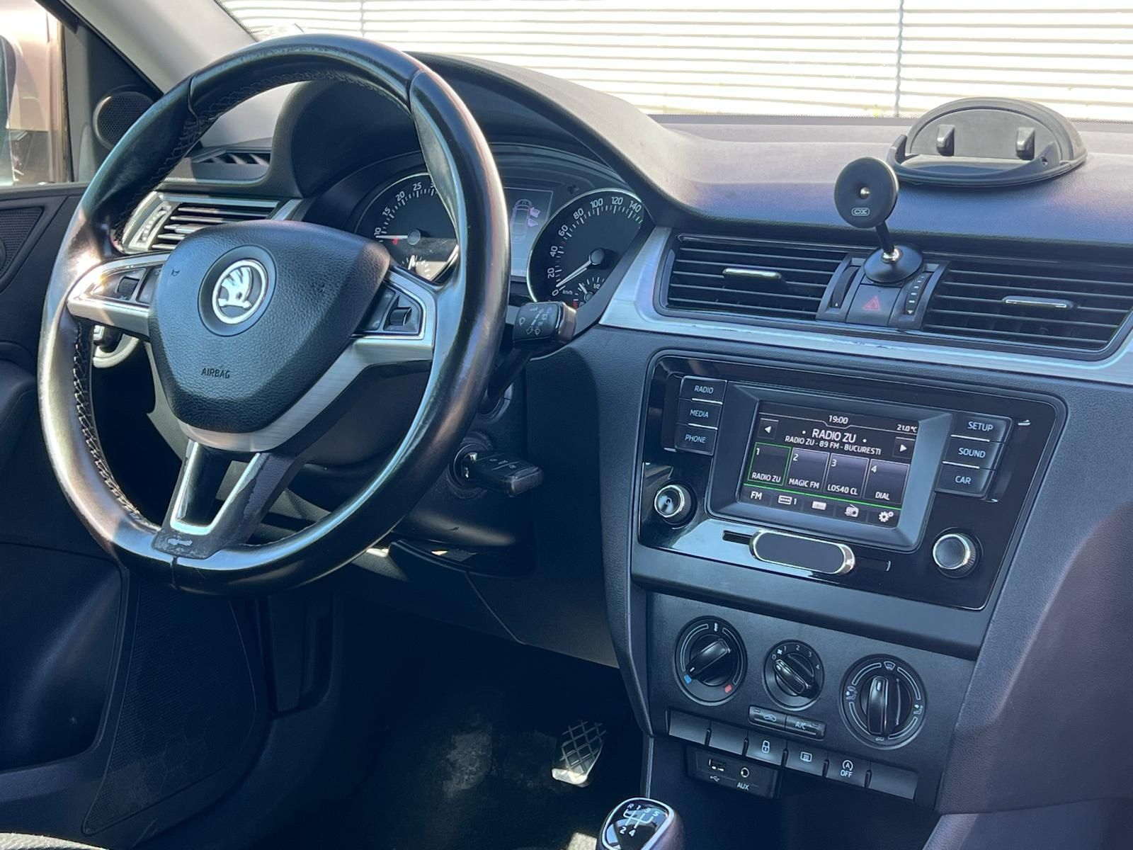 Vand Skoda Rapid 1.6 TDI * LED * 2017 impecabila - 2 chei - urgent