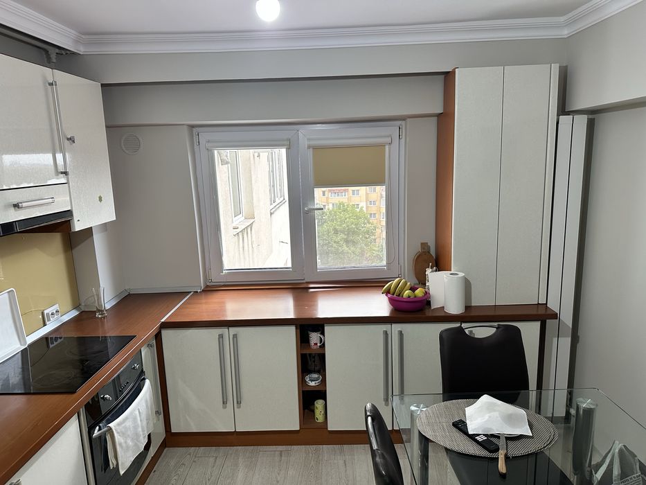 Vand mobila bucatarie cu electrocasnice