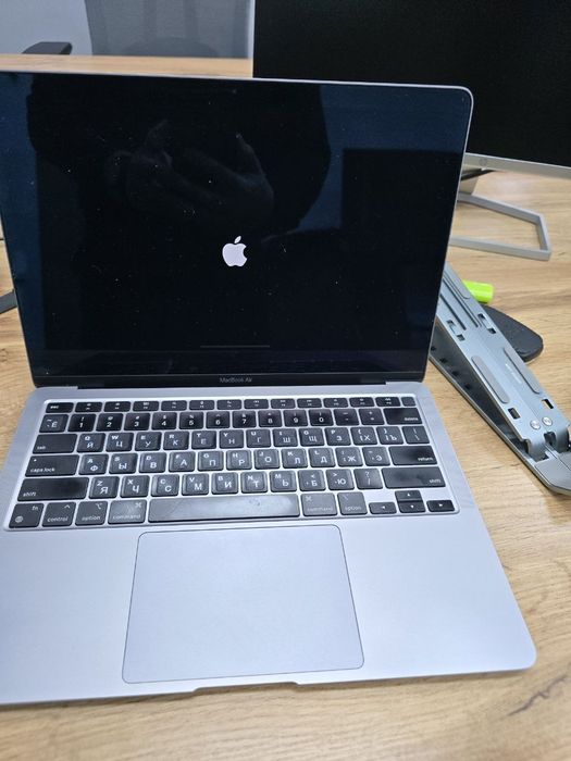 Macbook air M1 sotiladi holati a'lo darajada