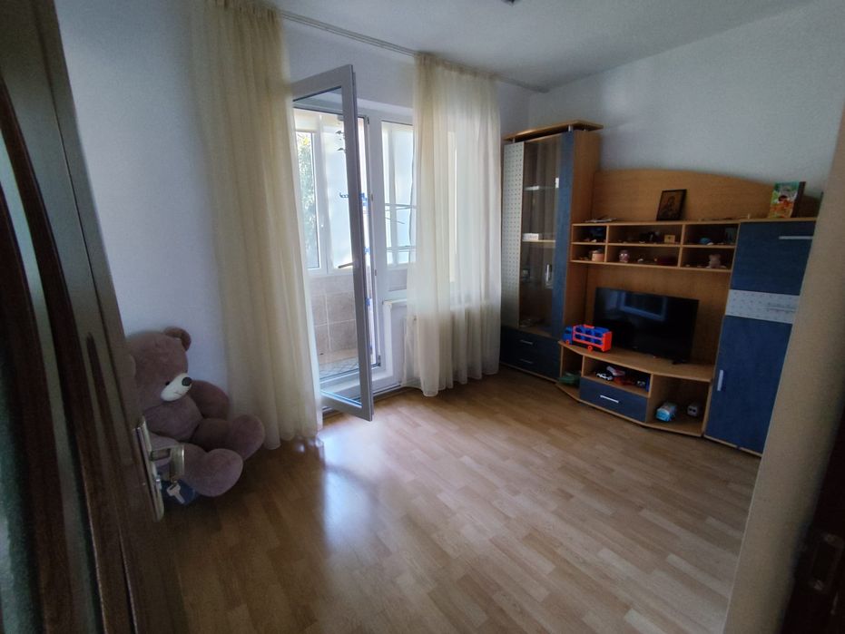 Închiriez apartament 3 camere Tudor