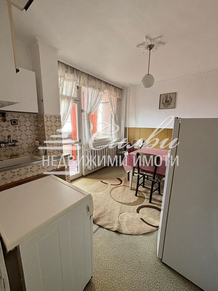 Дава се под наем Двустаен апартамент в Шумен, Център - 75 кв.м за 244.8 € - Снимка #6