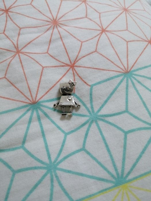 Vand Talisman Pandora Robotul Bella