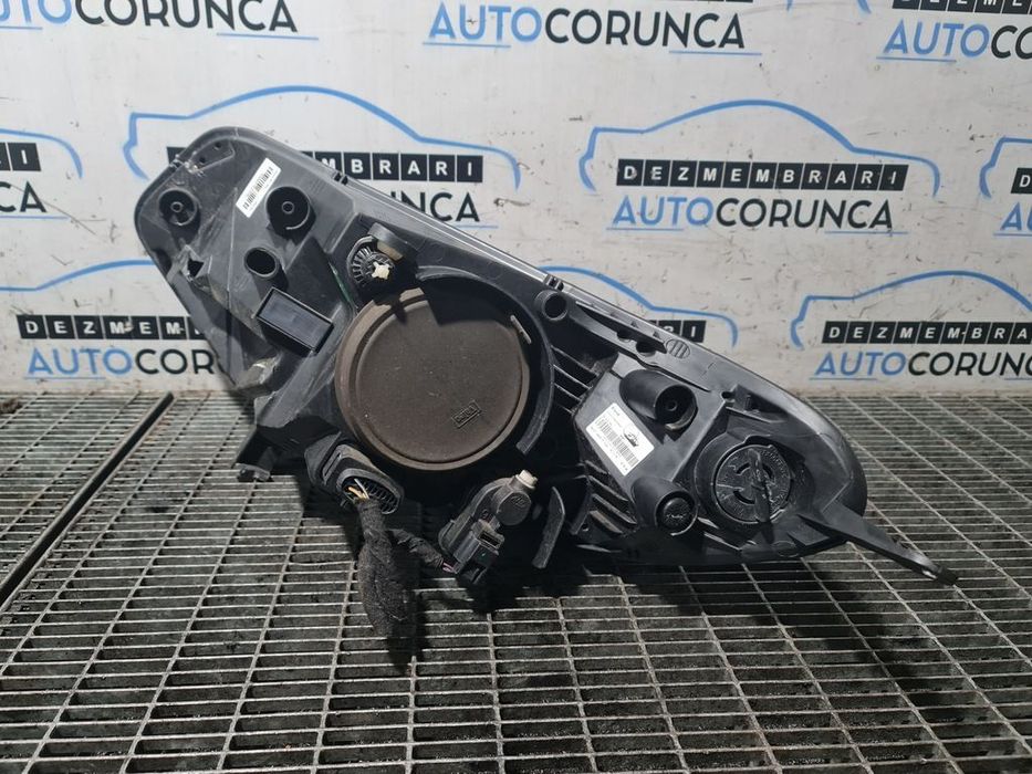 Far Dreapta Ford EcoSport II 2013 - 2017 SUV 4 Usi (1342) Fara xenon PRINDERE RUPTA