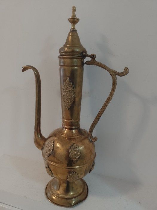 Superbă aftaba ,carafa in stil oriental din alama masiva și elemente b