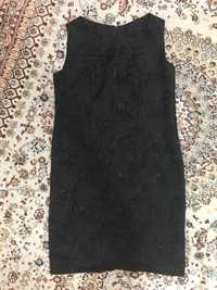 Женское платье черного цвета