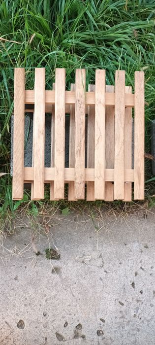 Suport ghiveci flori mobil.