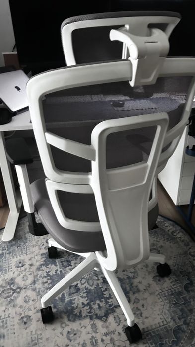 Работен стол Ergo white