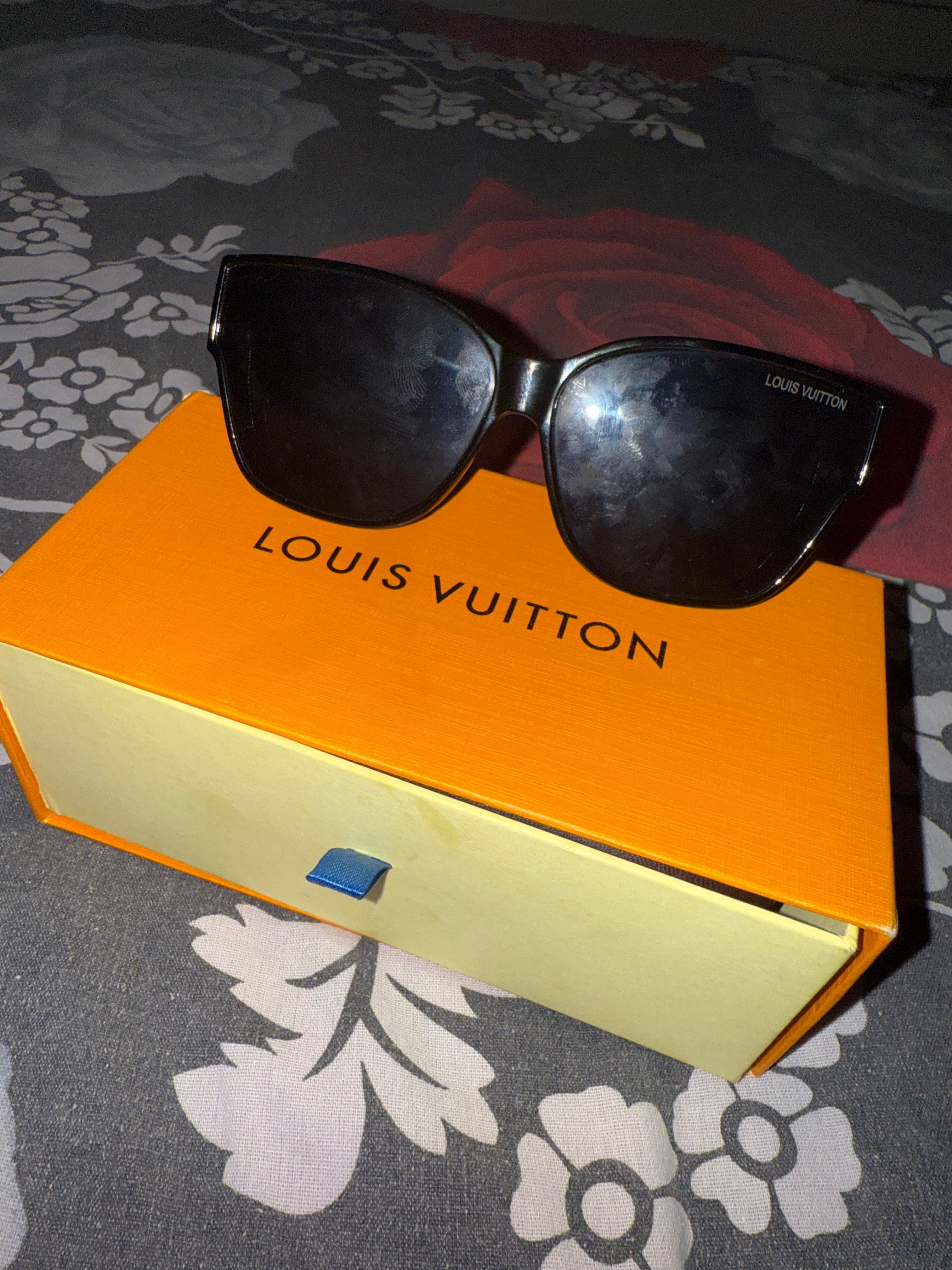 Louis Vuitton очила с кутия