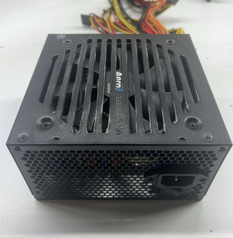 Блок питания 700W Aerocool VX PLUS 700 в отличном состоянии,