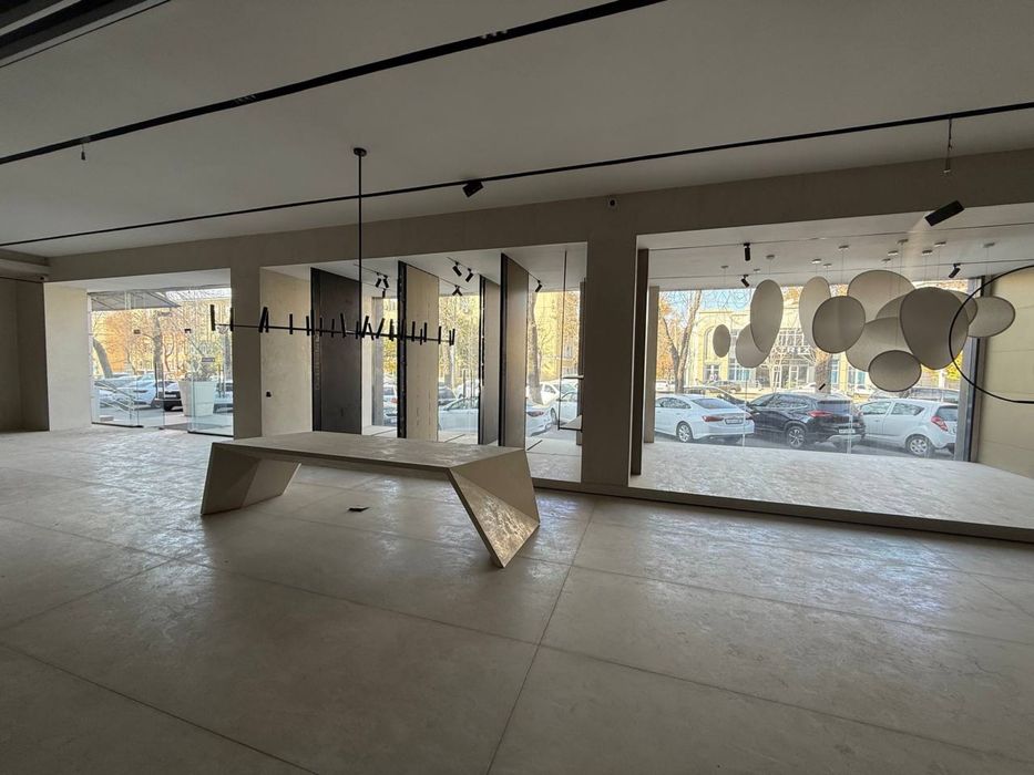 Сдаётся в аренду трёхэтажное здание, первая линия. Лабзак, быв. Динамо