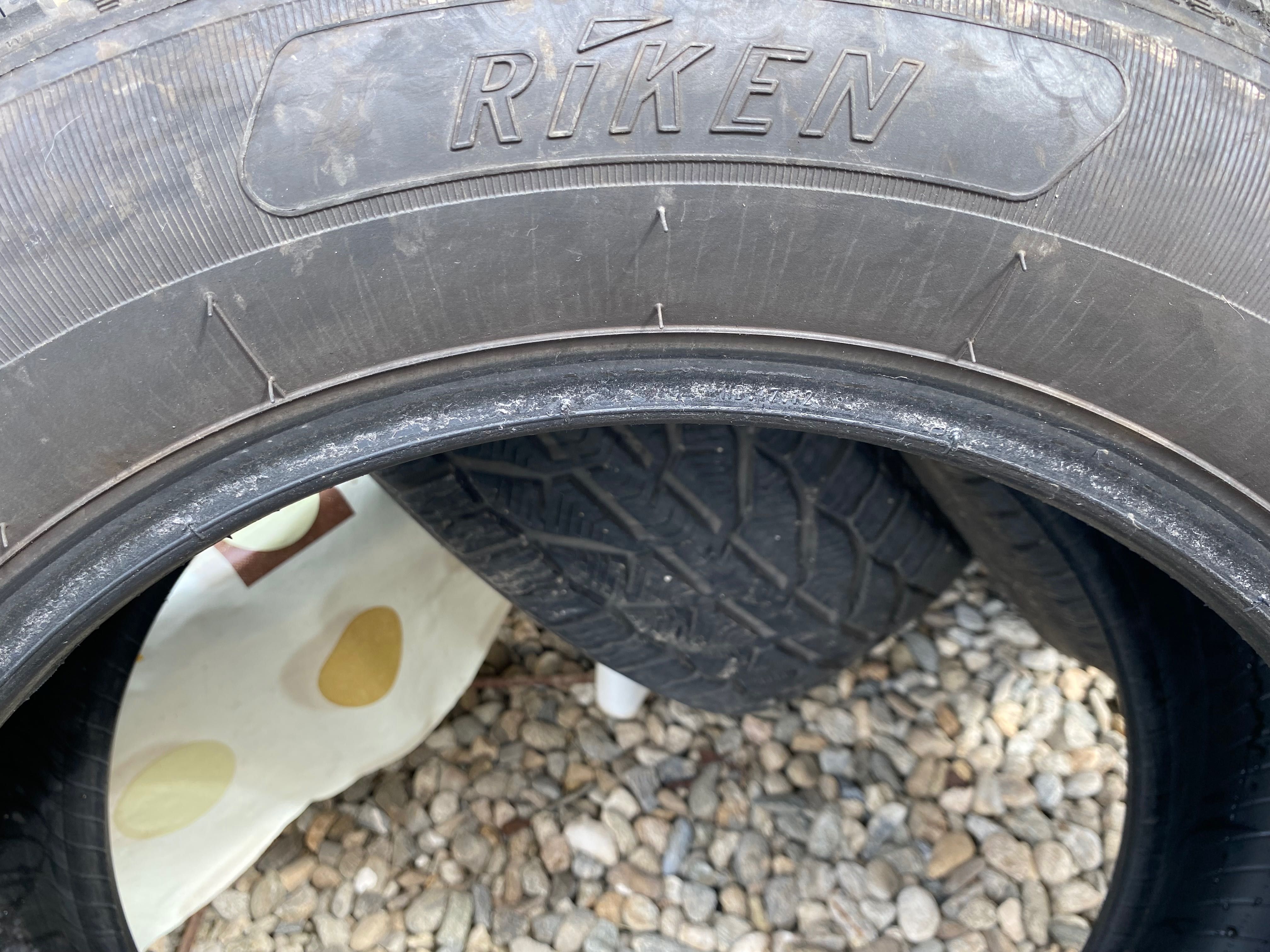 Anvelope de iarna 215/60 R17, RIKEN