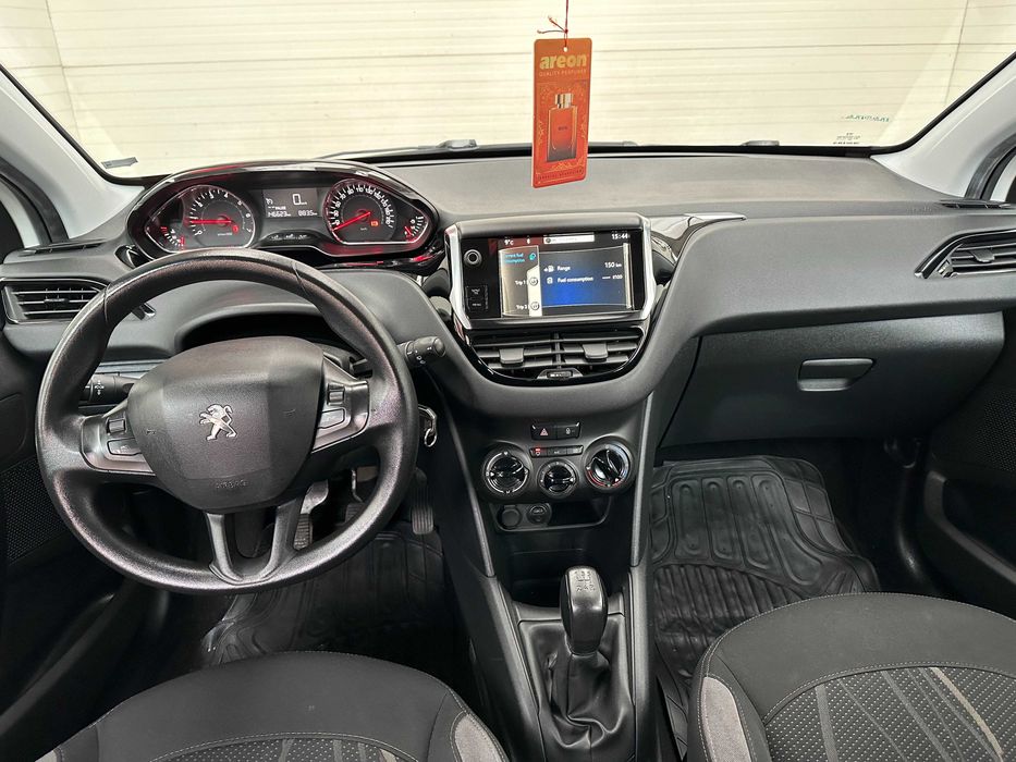 * Peugeot  208 *