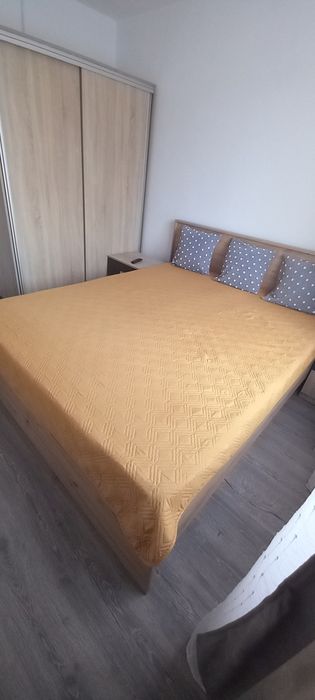Închiriez apartament cu 2 camere