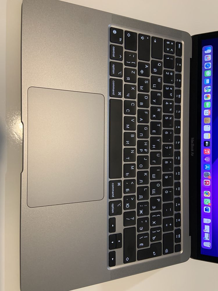 MacBook Air 13" Apple M1 отличном состоянии