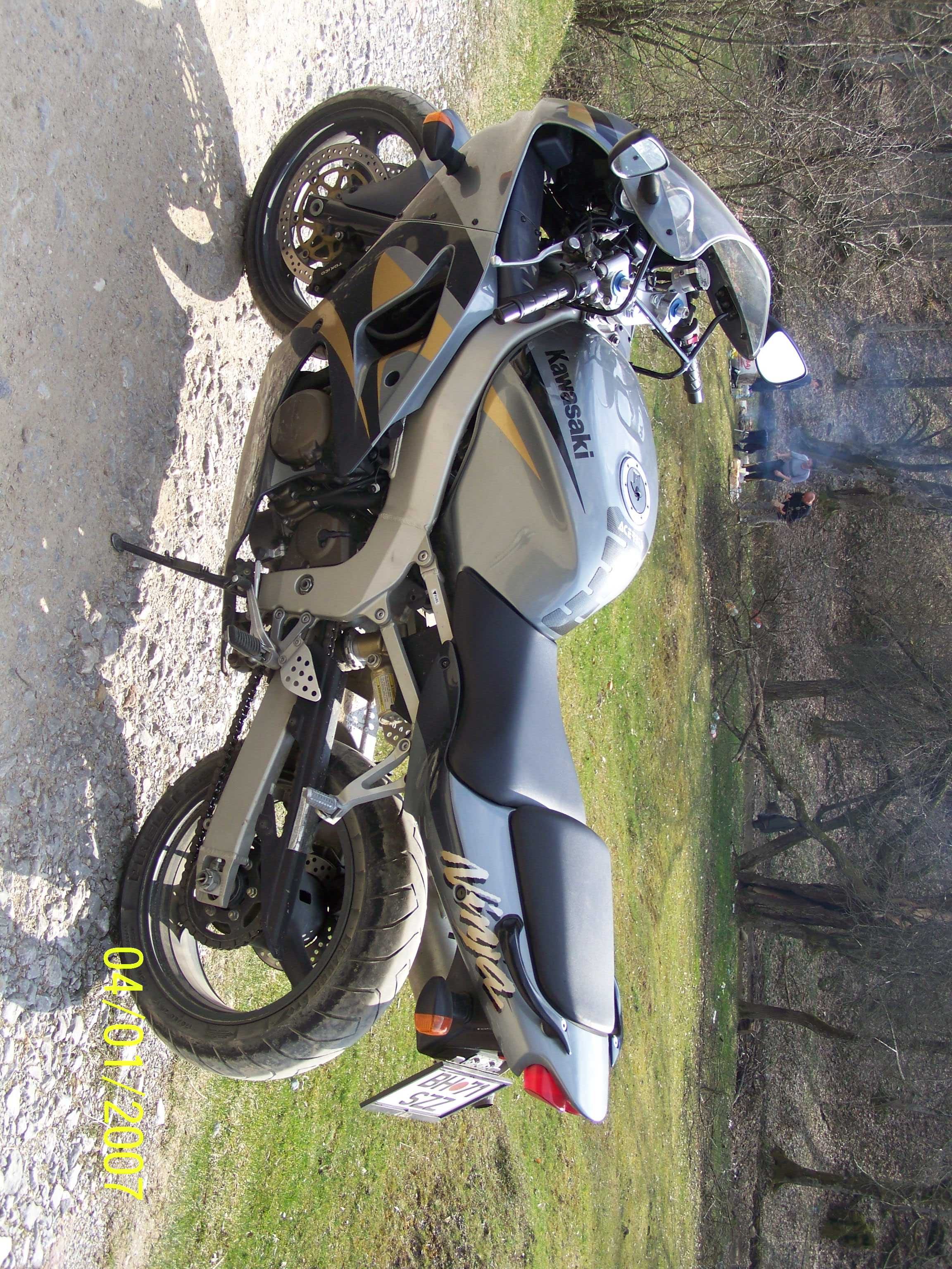 Motocicleta Kawasaki Ninja ZX 6R