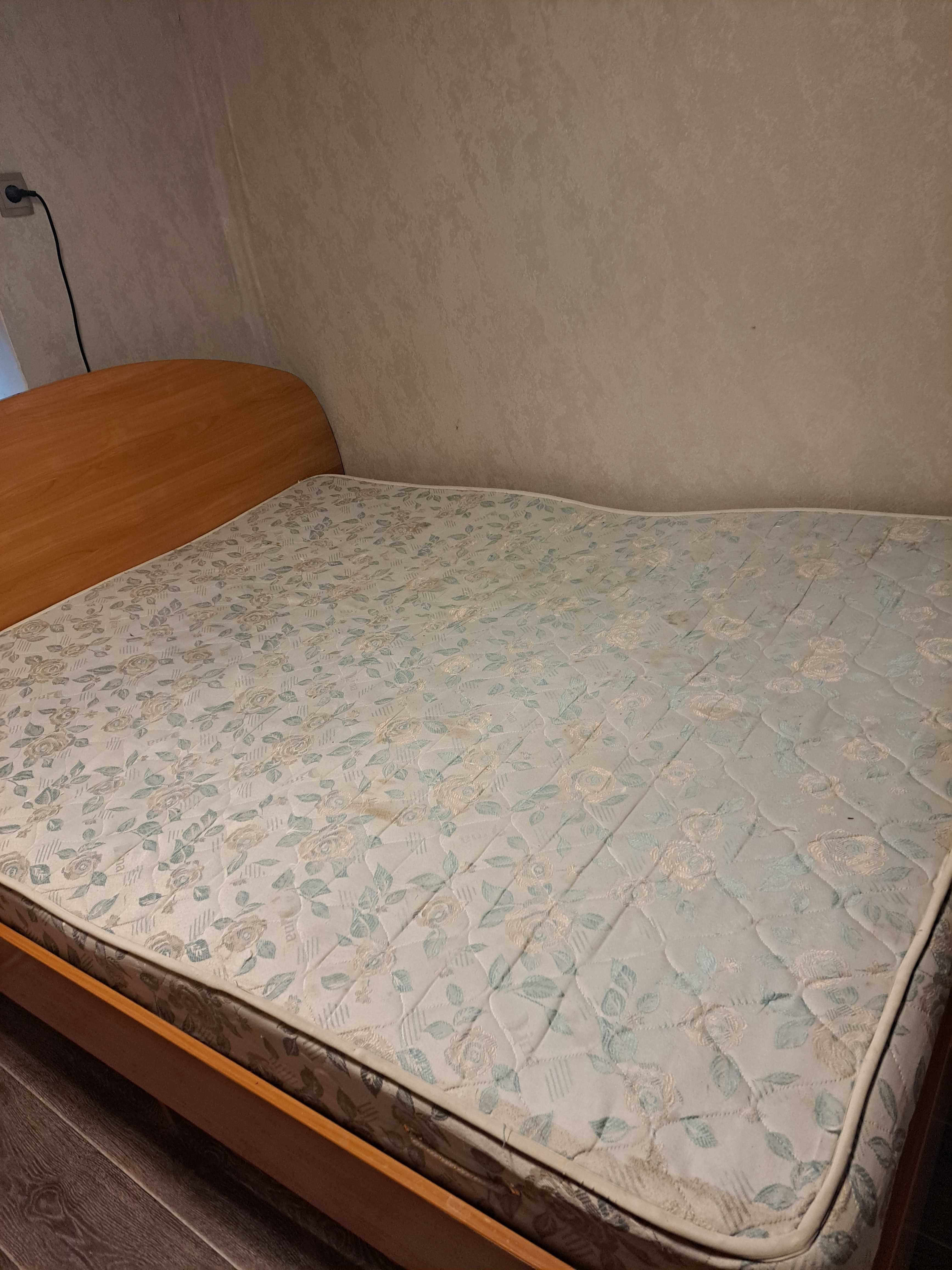Продам матрас  б/у