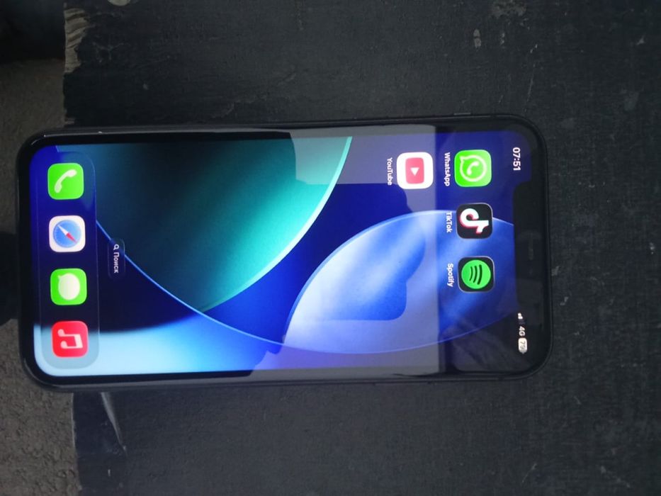Айфон 11. В хорошем состоянии только обмен на самсунг смартфон