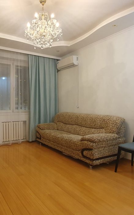 Продам Диван нераскладной