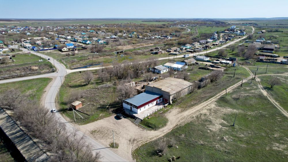 Продается промбаза с кафе, с. Таскала, рядом ж/д путь!