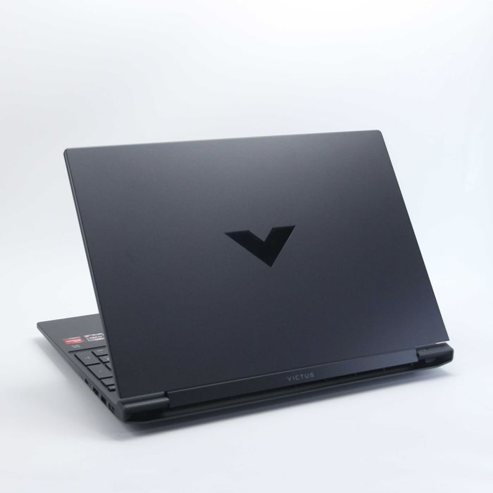 HP Victus 015, Ryzen 5 5600H, AMD RX 6500M, 512 Gb SSD/8 Gb RAM