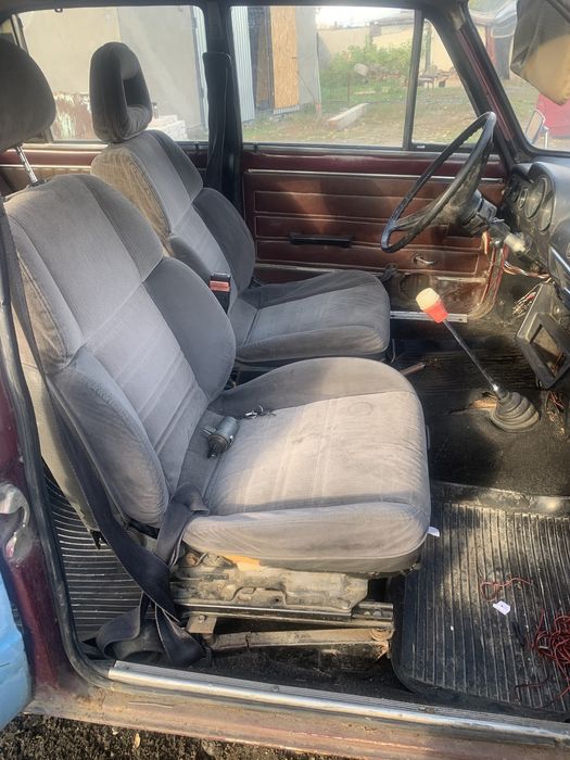 Продам сиденья иномарка подходит ниву или жигули