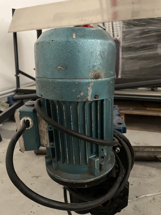 Motor trifazic cu reductor