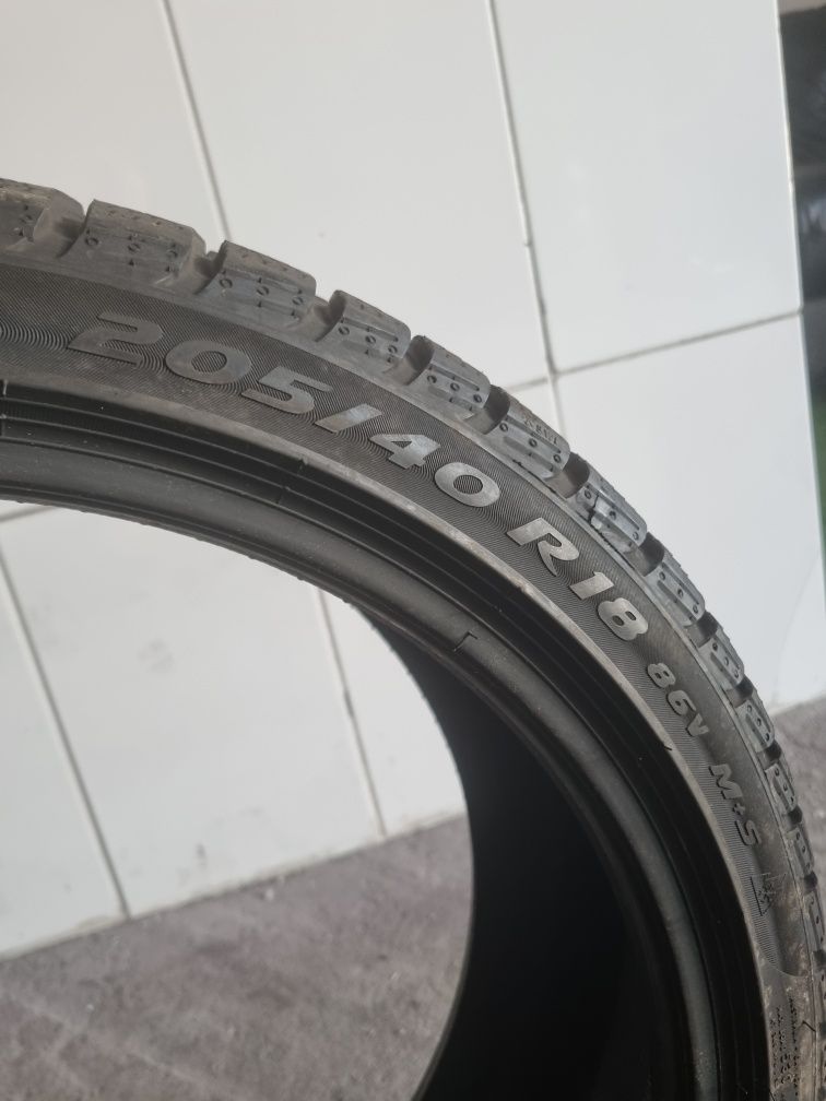 2 x Anvelope iarna 205/40/R18 86v Pirelli Sottozero 3 DOT (5018)