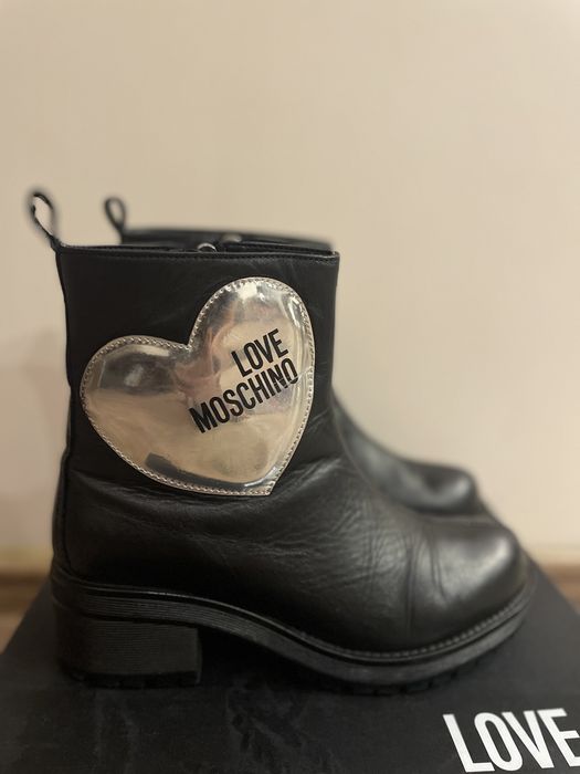 Love Moschino естествена кожа