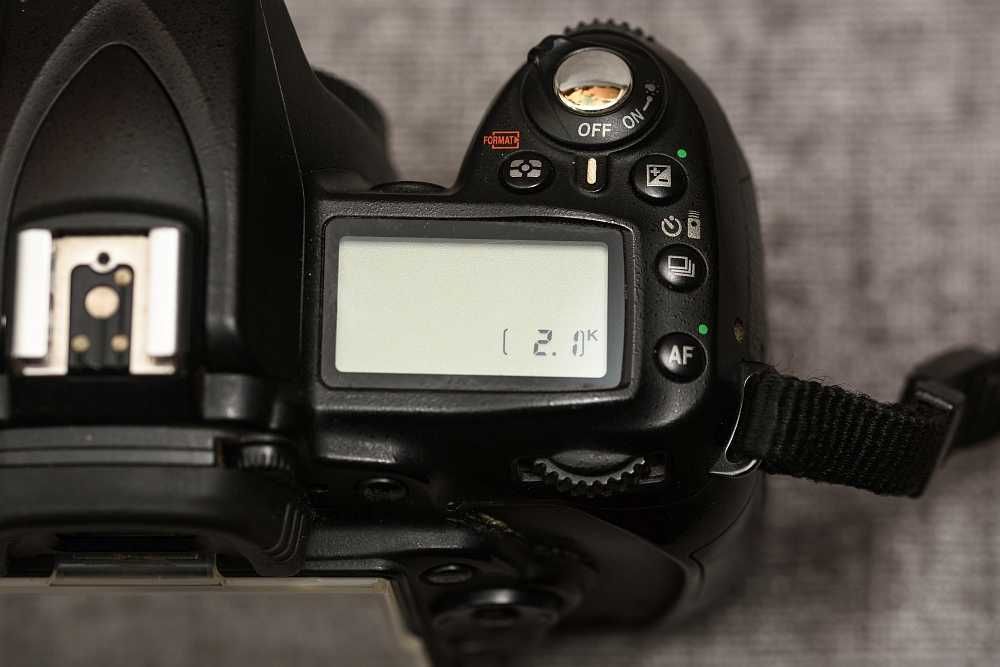 Vând aparat foto DSLR Nikon D90 (pret pt. body)