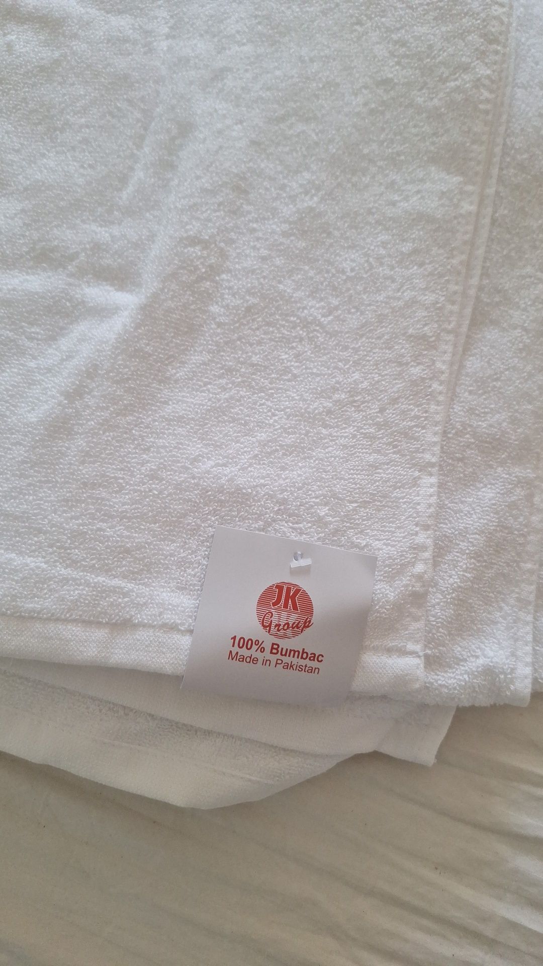 Vând lenjerii de hotel albe din damasc și prosoape bumbac