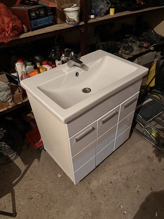 Раковина с тумбой