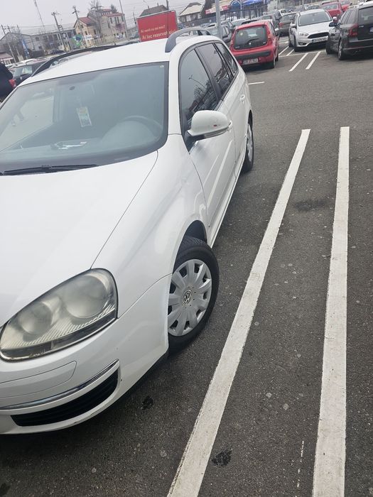 Persoana juridica vinde  VW GOLF 5