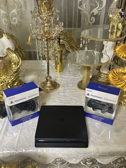 Playstation 4 slim, 26 игр , 2 джойстика